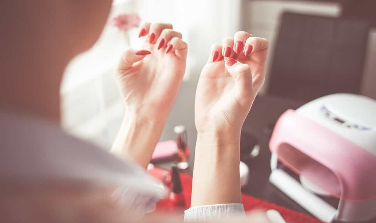Jak zrobić manicure